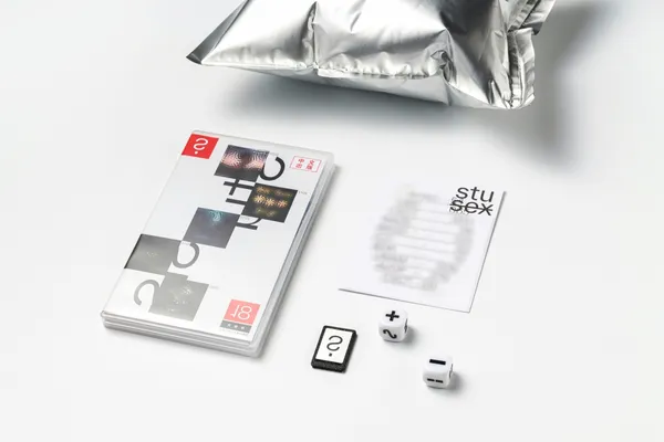 等向周邊線上展-stu sis「夾雞樂評翻玩 sw_tch 卡帶」（攝影：修改次數有限公司）.jpg