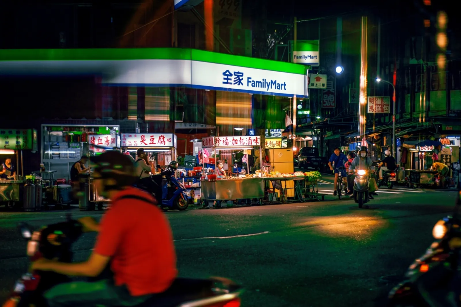 午餐時間你去哪覓食？微波食品、超商熟食成上班族首選