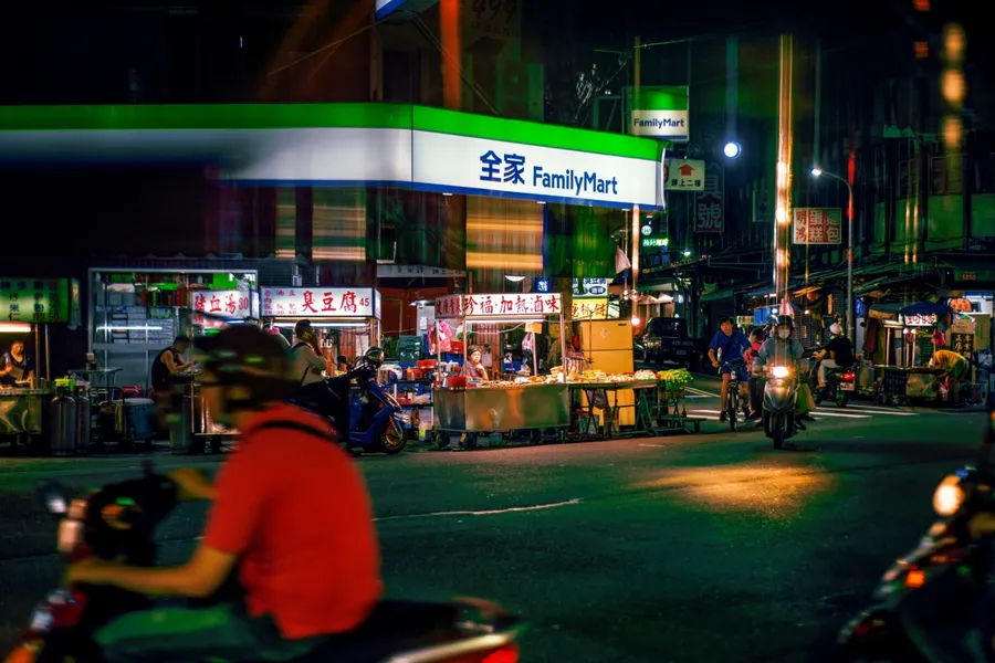 午餐時間你去哪覓食？微波食品、超商熟食成上班族首選