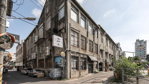 台中「富興工廠1962」開幕！綠洲島嶼中庭，集結老物、咖啡、工作室的 700 坪美學創意新聚落