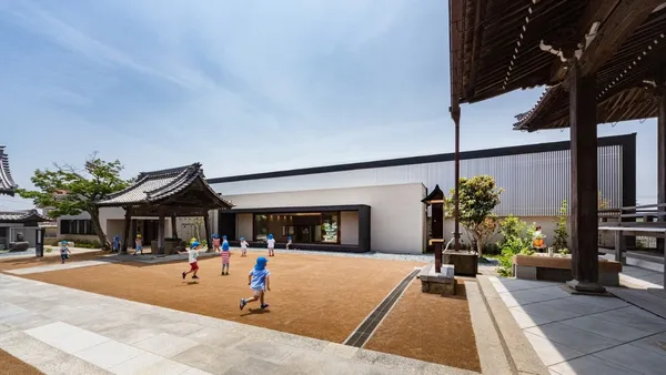 寺廟裡的幼稚園！日本愛知縣 IZY 幼兒園，透過設計帶孩子認識在地文化、培養五感