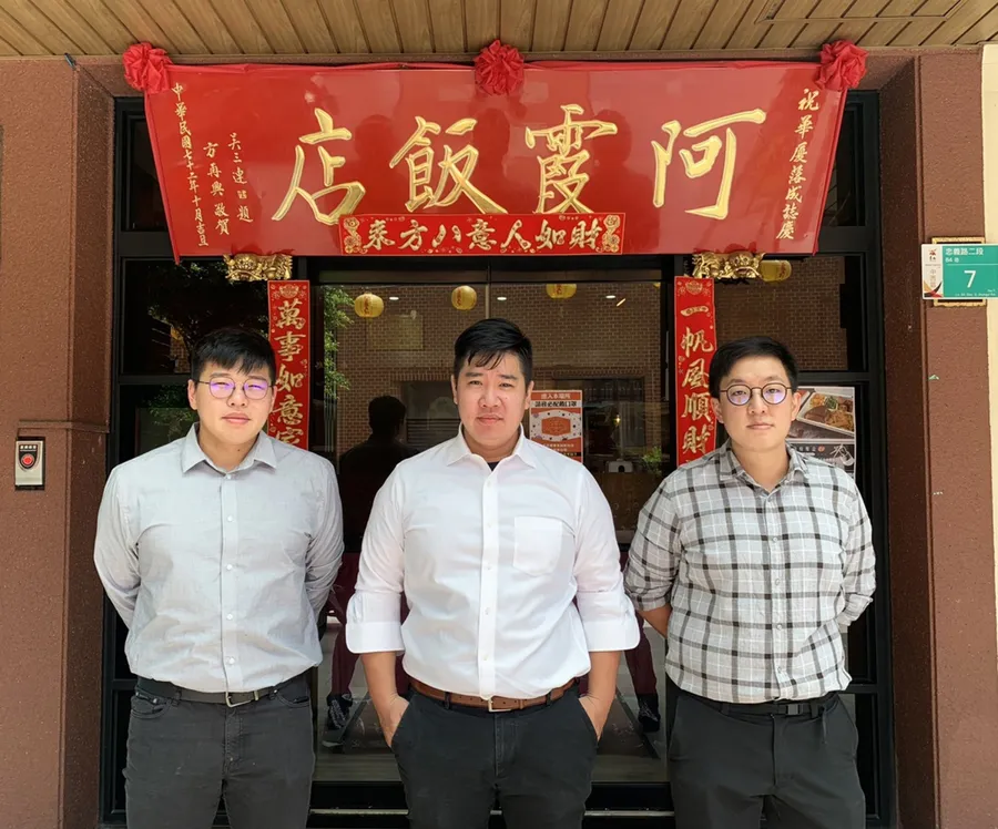 味道舊，但感受要新！從被熟客罵難吃到自創新品牌，阿霞飯店四代如何重振老餐廳？