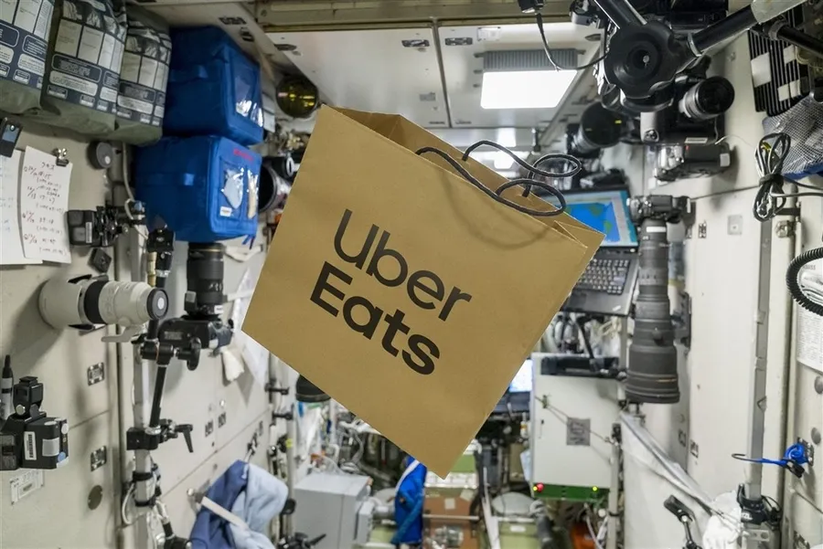 Uber Eats外送到太空！攜手富豪前澤友作送罐頭到400公里外太空站