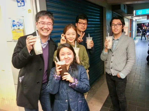 10介紹珍珠奶茶給韓國團隊