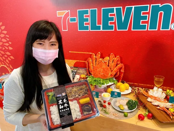 年貨有好味，和牛、鱈場蟹、紐西蘭進口櫻桃、蜜富士蘋果都在7-ELEVEN一次購足，來場味蕾輕奢華饗宴