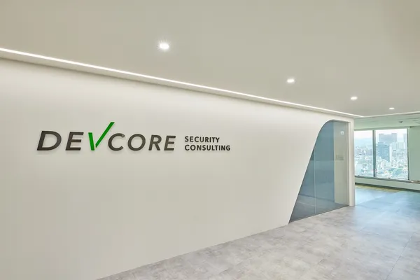 DEVCORE-紅隊演練暨資安研究分享會