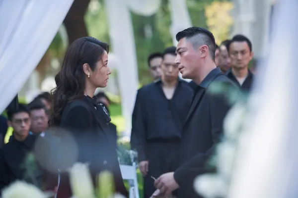 《華燈初上》林心如（左）對戲霍建華，是兩人婚後首次同台演出_Netflix、百聿數碼提供.jpg