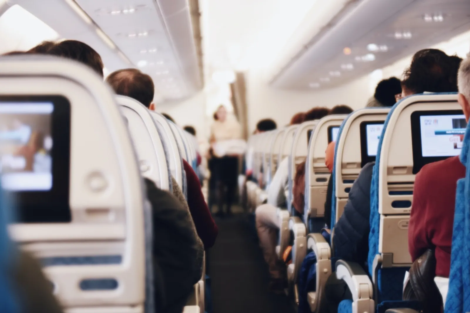 以「豪華經濟艙」取代商務艙，航空公司為何開始放棄做有錢人的生意？