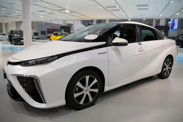 日本豐田_第二代氫燃料電池車_綠能環保