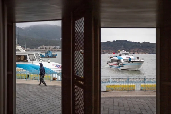 一幅完成中的風景_空間展覽_南竿福澳碼頭候船室_裝置_登島_5_圖片提供 原典創思規劃顧問有限公司_