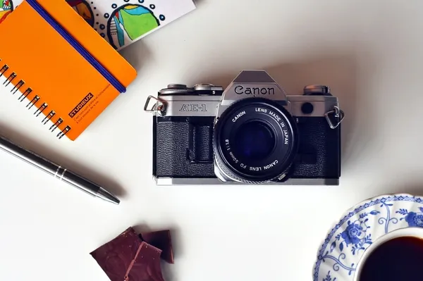 desk-coffee-camera-photography-photographer-pen-60