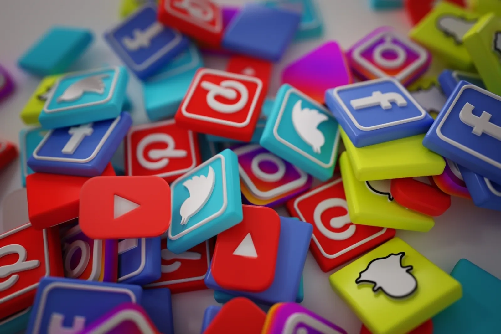 Meta 遭隱私權政策重創，其他社群媒體 Twitter、Snap 為何能全身而退？