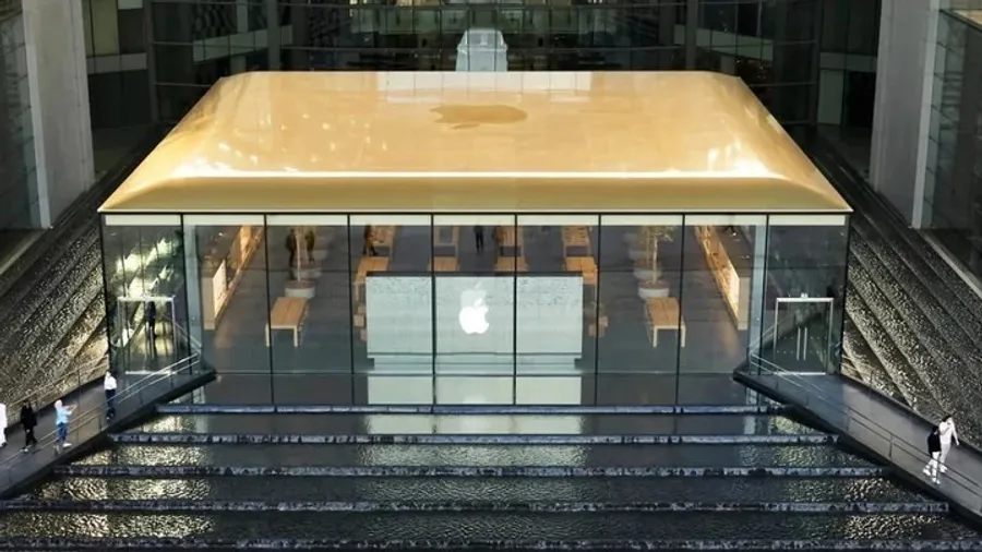Apple Store再添一美店！「黑色水景金字塔上的玻璃屋」落腳阿布達比