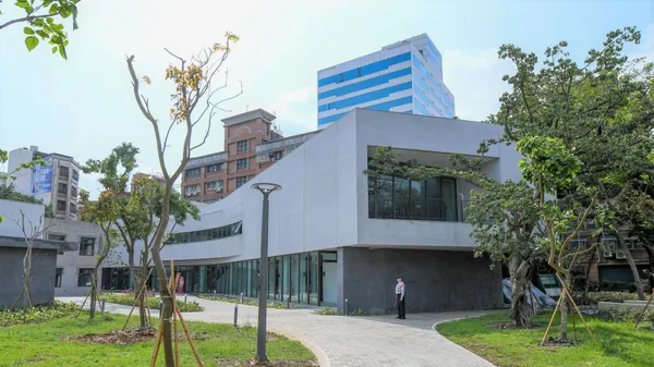 南門市民活動中心兼具智慧及綠建築特色