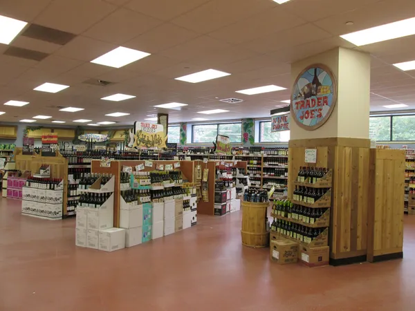 美國超市靠「滯銷雞蛋」找到獲利密碼？三大經營秘訣讓Trader Joe' s海放對手 