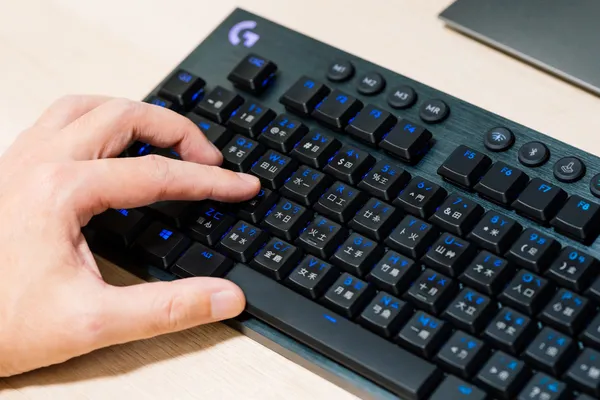 Logitech G G913_04