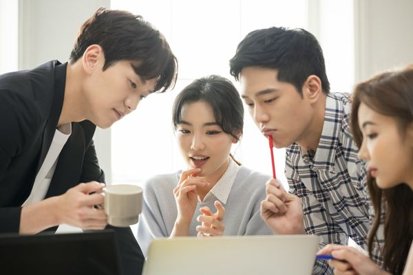  你費盡唇舌，員工也不肯學 AI？2 個企業實戰案例，告訴你怎麼做