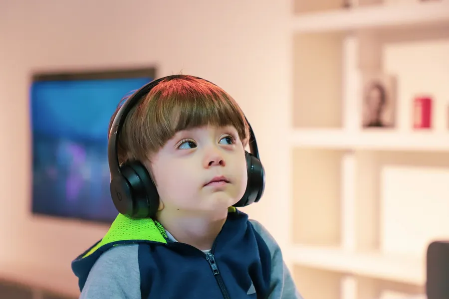 Spotify、Netflix都搶佔商機！迅速崛起的兒童類聲音經濟「KidCast」為何夯？