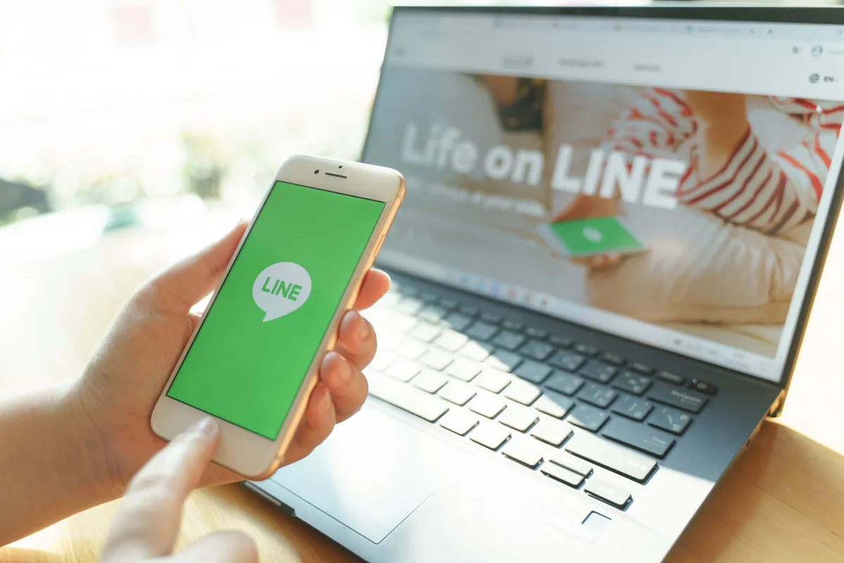 LINE鐵粉邀請好友，運用推薦制讓好友數快速倍增。 