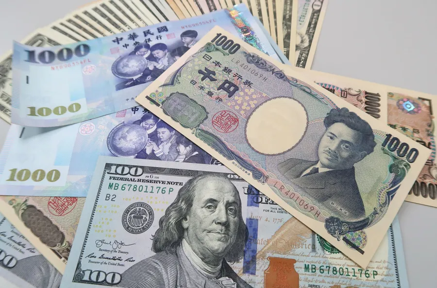 歐美貨幣緊縮中日卻朝寬鬆方向前進，各國央行貨幣政策分歧、該怎麼走？