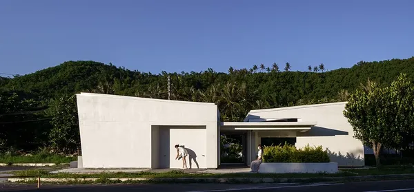 墾丁國家公園公廁獲 iF 設計獎！以岩縫、石粒為靈感，王重喬打造融入地景的簡約公廁