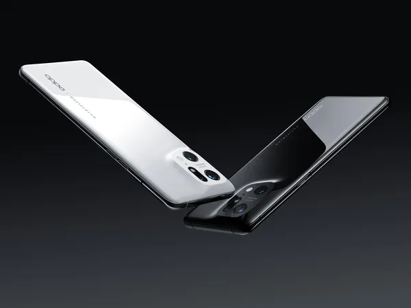 OPPO Find X5 Pro在台推出「晶釉黑」與「冰瓷白」 兩款配色，透過精緻工藝鍛造出奈米陶瓷