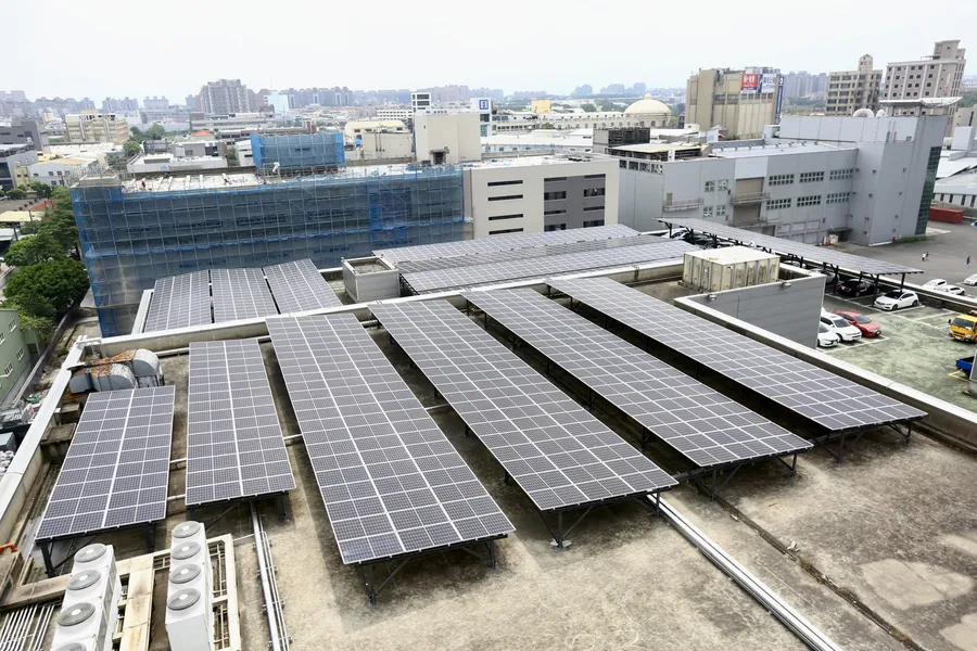 潔淨能源指數觸及低點，太陽能產業淡季不淡，適時投資掌握綠商機