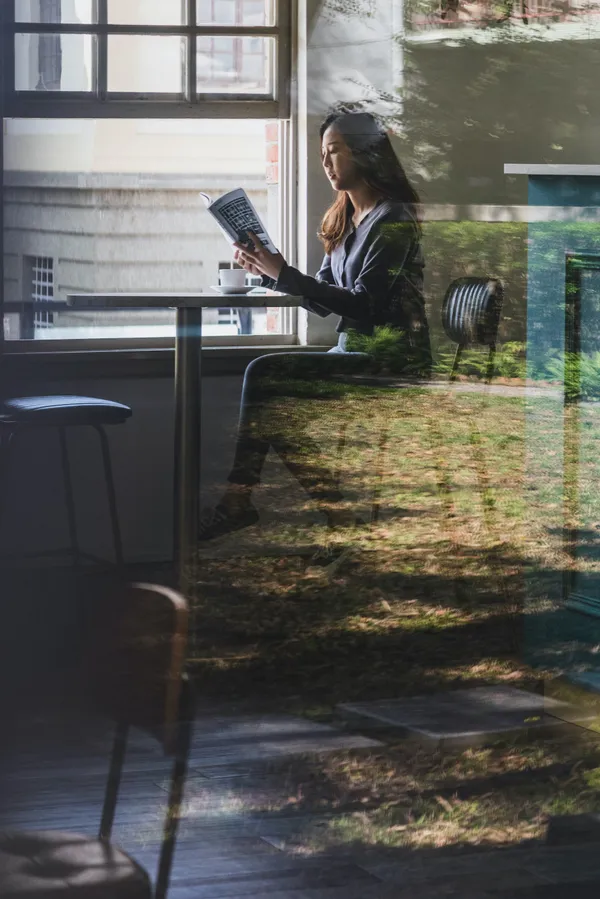 07_葉石濤文學紀念館  以以窗外透入的陽光與文學，品味悠閒的台南午後時光.jpg