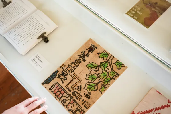 12_葉石濤文學紀念館 現場展出葉老的收藏.jpg