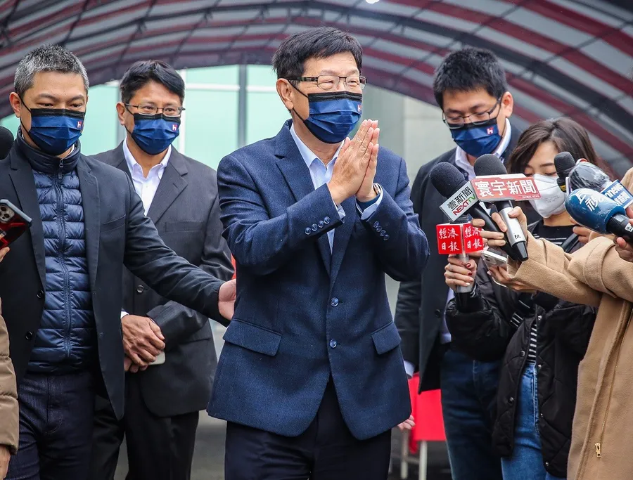 鴻海揭防疫成果：全球員工單日確診不到百人、超前部署發快篩！怎麼做到的？