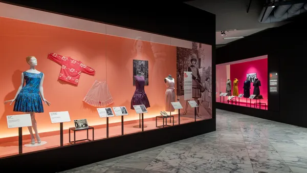 《瑪莉官：時尚革命者》北美館登場！V&A 世界巡迴登台，展出逾 120 件「迷你裙之母」經典作品