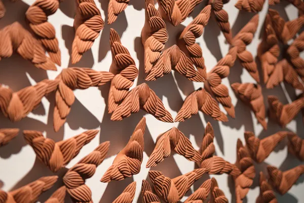 《靈知的連結 I》 Gnostic Nexus I, 2020, 粉漿澆鑄赤陶 terracotta