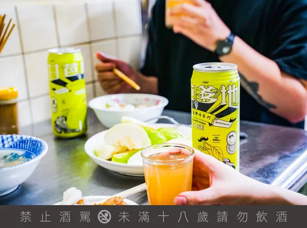 「甘芭爹地」在基底上選擇與「餞男醋女」相同的德式酸啤酒Gose，利用其略帶鹹度的酒款特性營造出甘草、