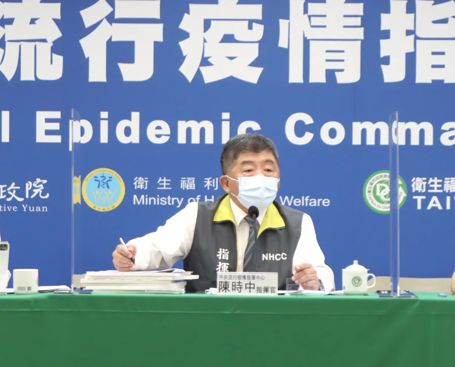 繼陳時中後，指揮中心王必勝、莊人祥等3人確診！羅一鈞暫代發言人