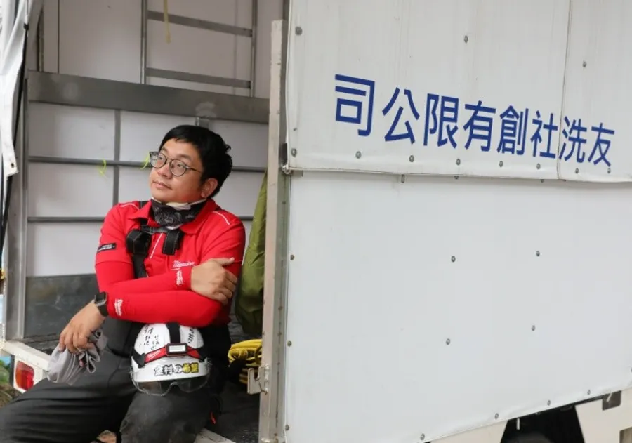 工人作家林立青創辦「友洗」，助無家者脫貧返家！他為何放下筆桿當起創業家？