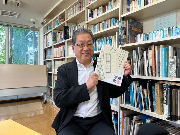 圖片來源：聯合數位文創提供。吉卜力工作室會長 星野康二先生線上接受台灣媒體聯訪，秀出高畑勲展圖錄.j