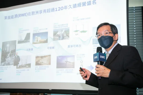 圖三. 萊茵再生能源董事長鍾弘錦表示萊茵再生能源在全球擁有豐富的開發經驗與技術，有助於推進台灣離岸風