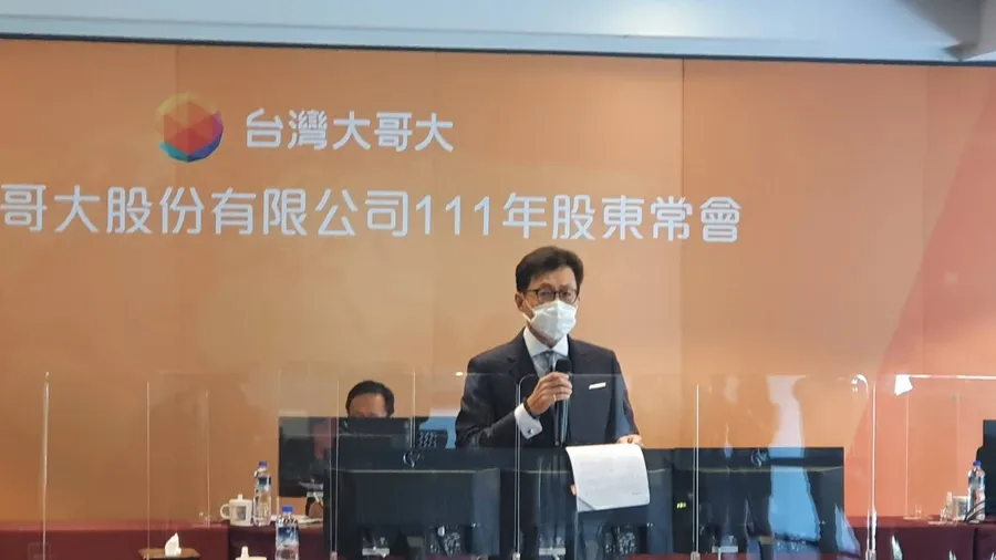 澄清momo前董座是屆齡退休！蔡明忠：擔任兩家公司董事長不是「吃飽沒事幹」
