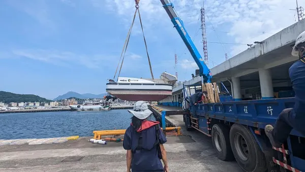 湛鬥機下水