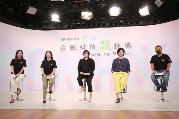 配圖： Merkle台灣執行長蔡秀麗（右二）與台灣大車隊大數據發展事業處戰略發展部資深經理蔡欣融（中