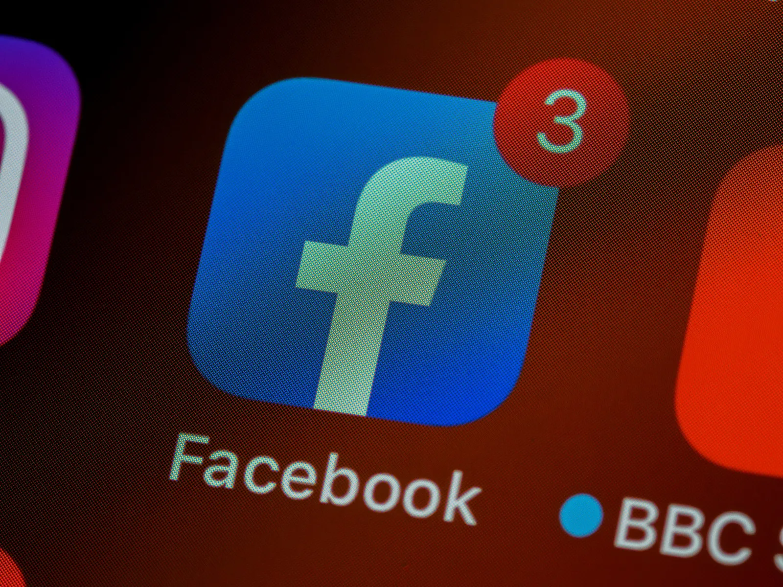 Facebook 新增親友動態功能，是回歸初心還是另一個 TikTok 化策略？