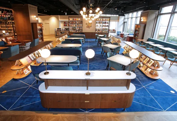蔦屋書店 Share lounge