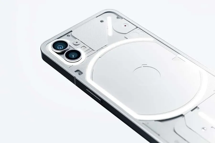 挑戰蘋果的Nothing Phone (1)亮相！透明外殼、LED螢幕，能靠設計讓市場買單嗎？