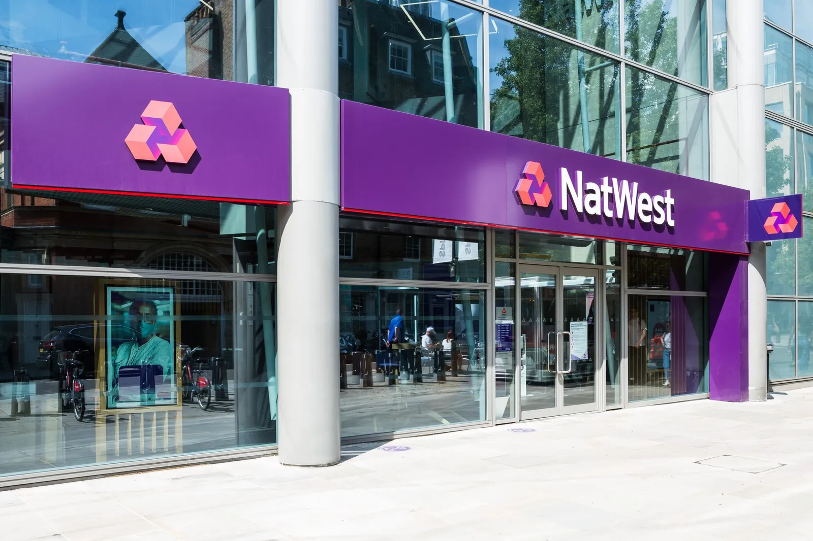 曾差點害英國破產！RBS 銀行重建新品牌NatWest，以數位形象重獲客戶信任｜未來商務