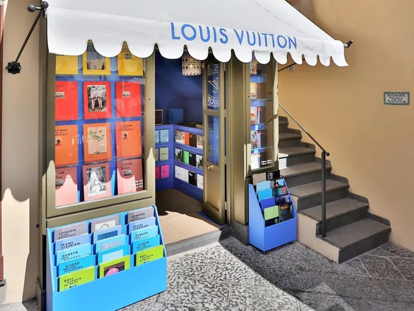 Louis Vuitton 路易威登位於義大利卡普里島(Capri)的品牌快閃書店