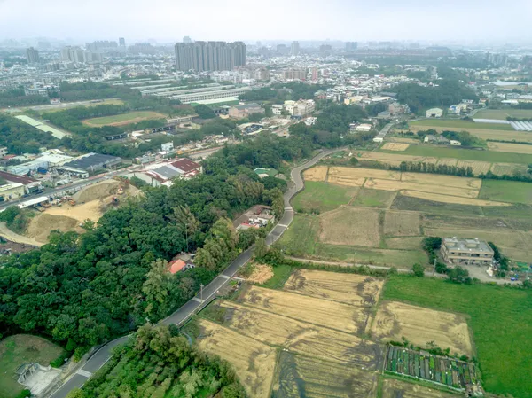 崖線自行車道不僅貫串了桃園獨有的地景，更連結了多元的人文風情。