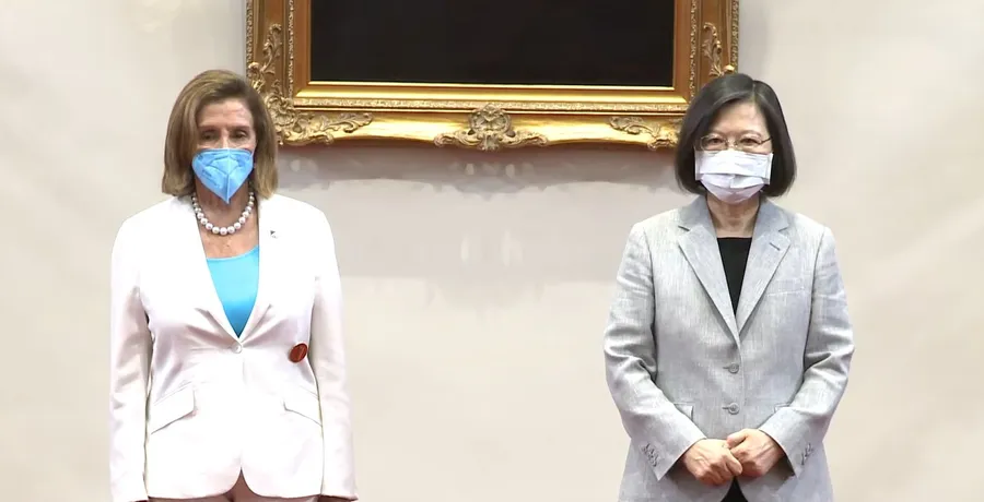 裴洛西訪台，中國網友湧入微博一度當機！相關話題霸佔熱搜前10