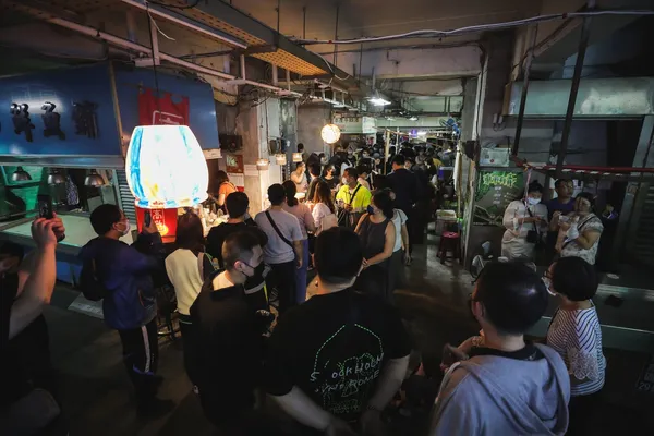 暗光鳥紀：輪普東食堂