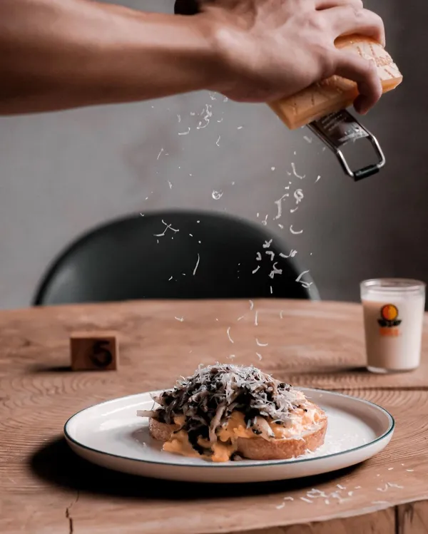 暗光鳥紀：輪普東食堂
