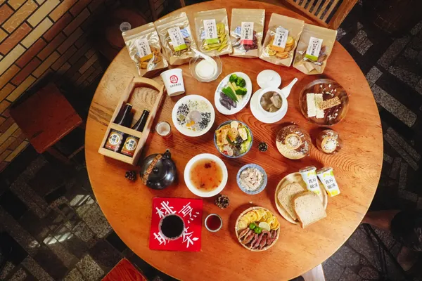 暗光鳥紀：輪普東食堂